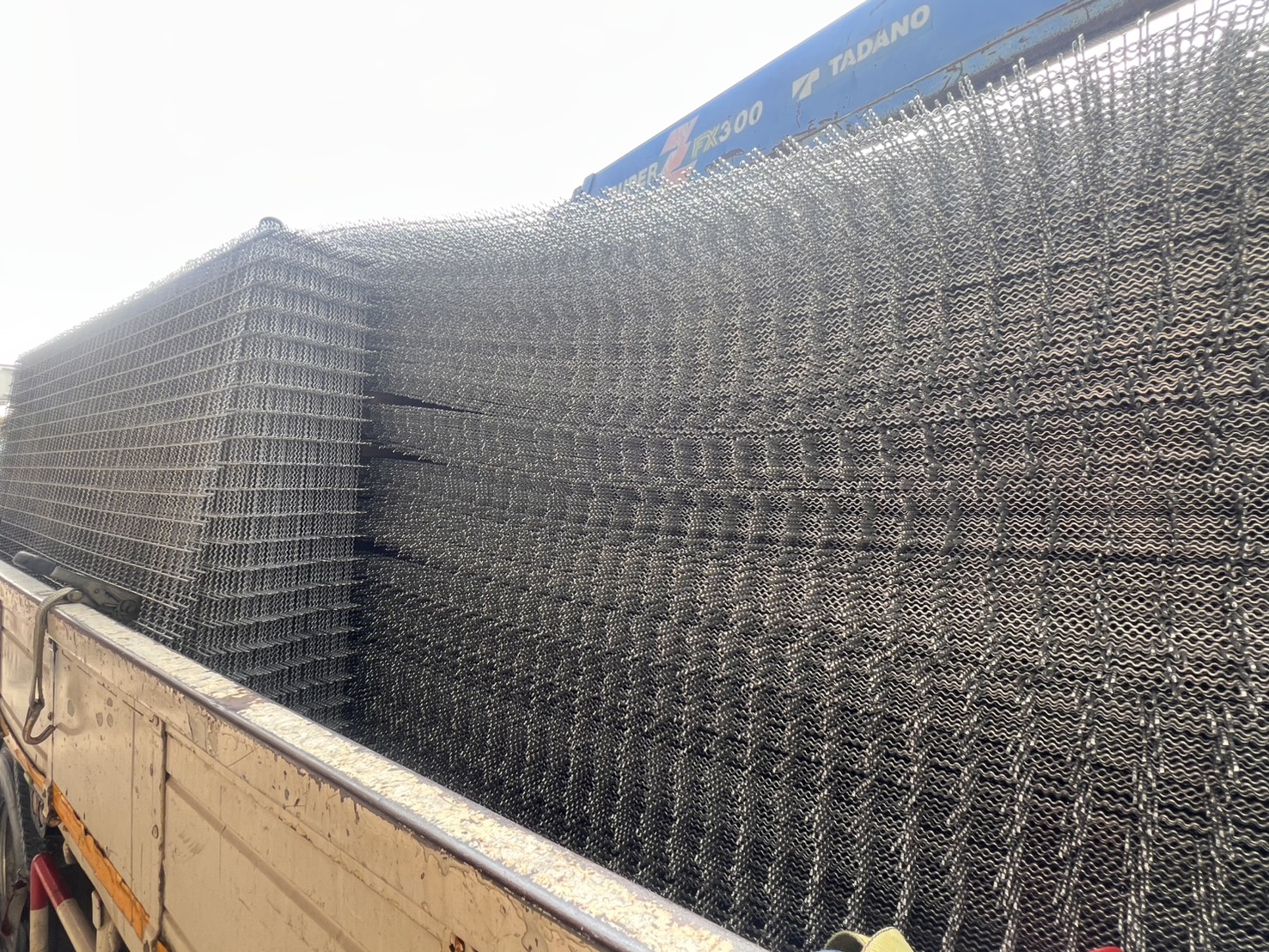ตะแกรงตัวหนอน ตะแกรงเหล็กตัวหนอน ลวดตัวหนอน ลวดถัก ลวดถักตัวหนอน CRIMPED WIRE MESH